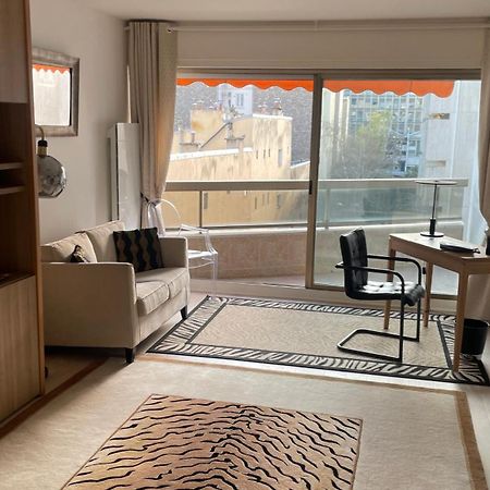 Un Studio De Luxe Les Champs Elysees Paris Bagian luar foto